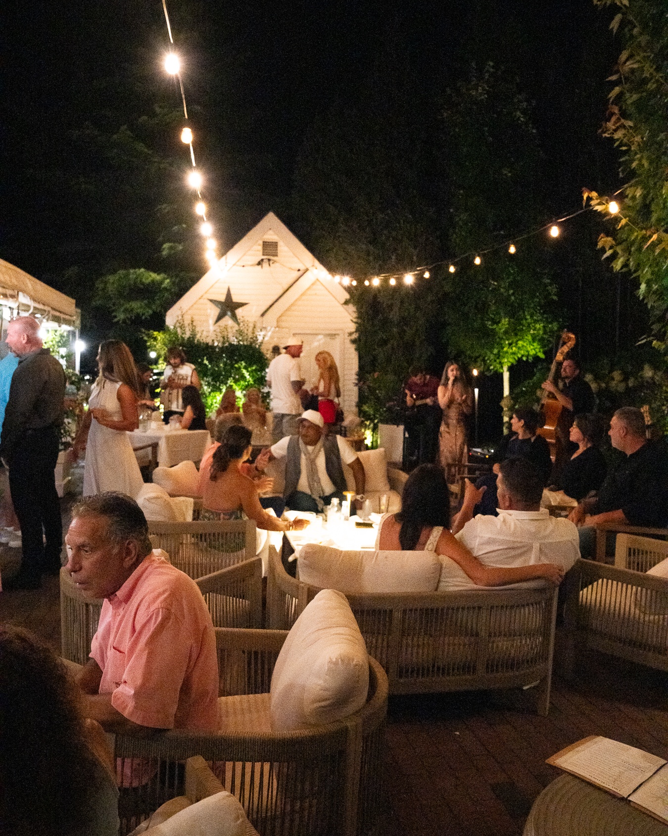 Wide Stage & Lounge