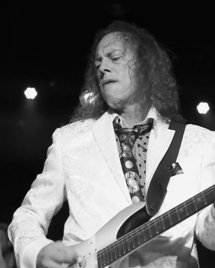 The Wedding Band live rehearsal featuring Kirk Hammett with guitar